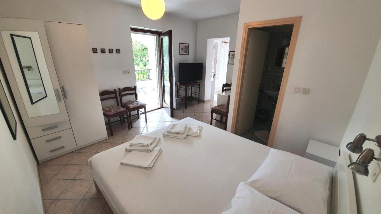 Apartments Dora Banjol Exterior photo
