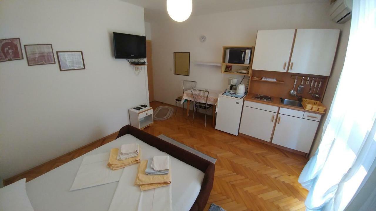 Apartments Dora Banjol Exterior photo
